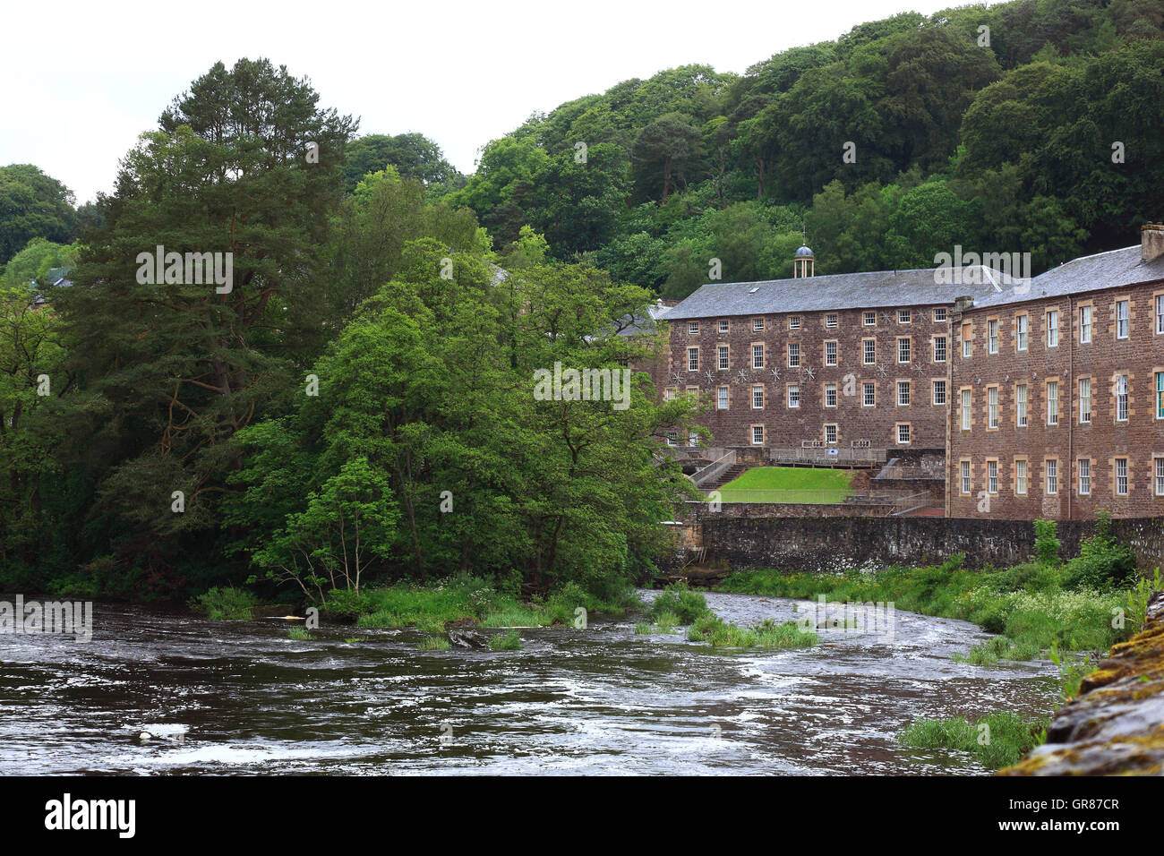 La Scozia, New Lanark in Scozia, con Lanark nella contea South Lanarkshire, ex cotone centro di fabbricazione dal fiume Cly Foto Stock