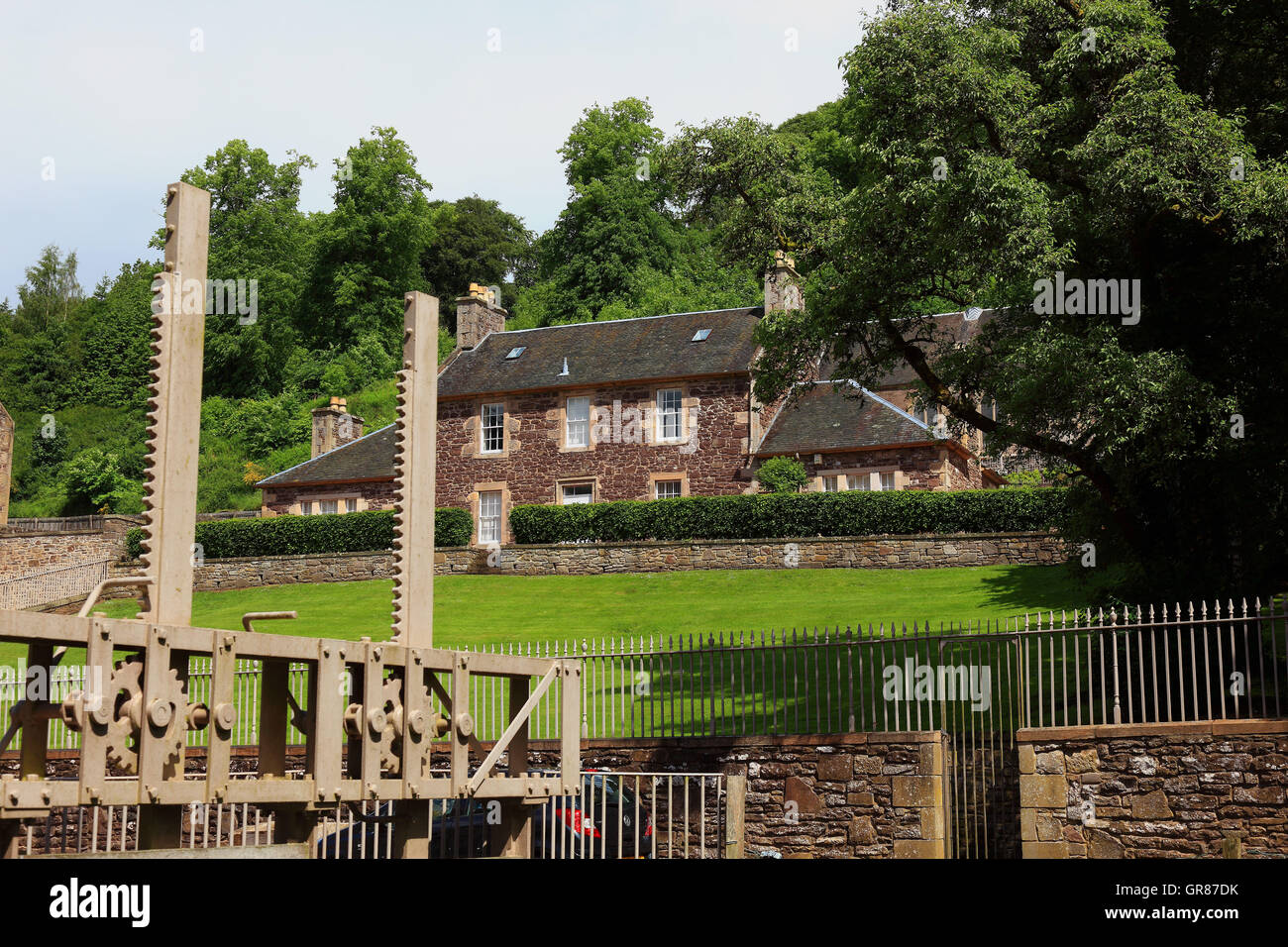 La Scozia, New Lanark in Scozia, con Lanark nella contea South Lanarkshire, ex cotone centro di fabbricazione dal fiume Cly Foto Stock