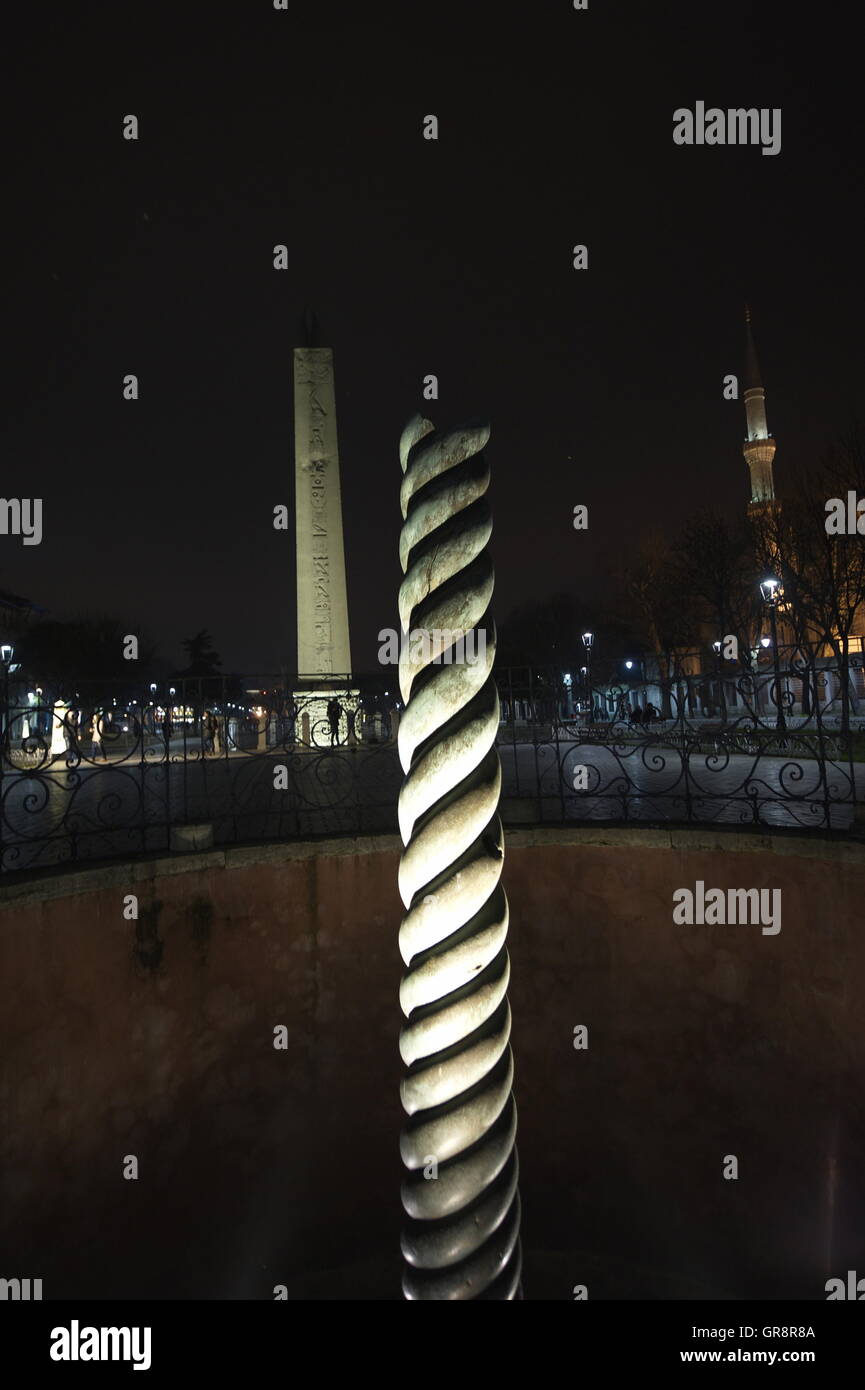 Istanbul-Bronze Colonna Serpentina dal Tempio di Apollo a Delfi a Piazza Sultanahmet Foto Stock
