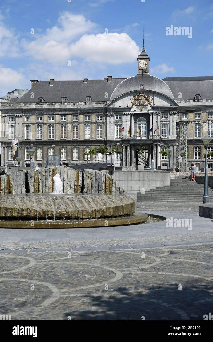 Piazza Saint-Lambert con il palazzo vescovile di Liegi, Belgio, Europa Foto Stock