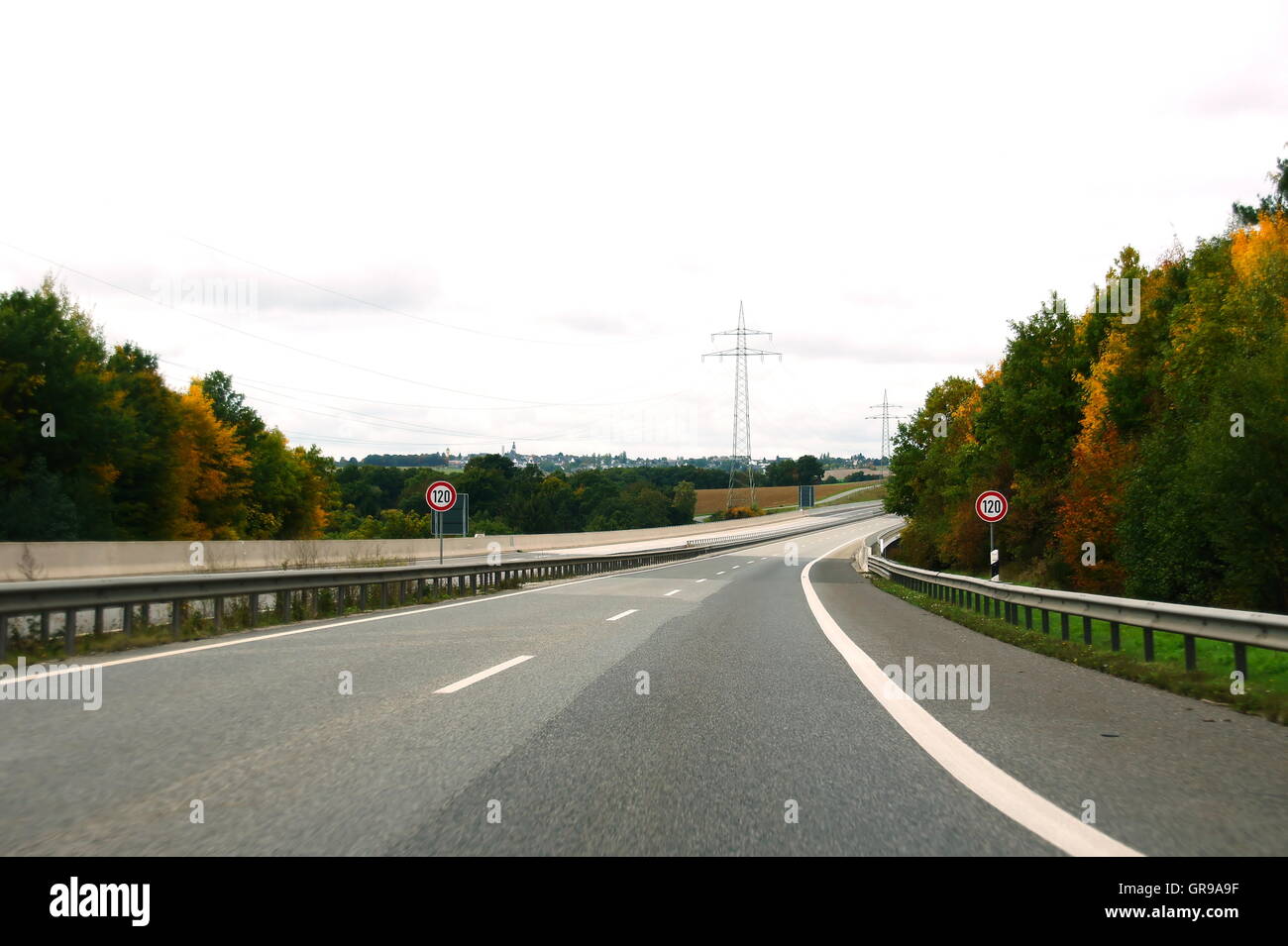 4 Lane sviluppato B50 vicino a Kirchberg in l'Hunsrück Foto Stock