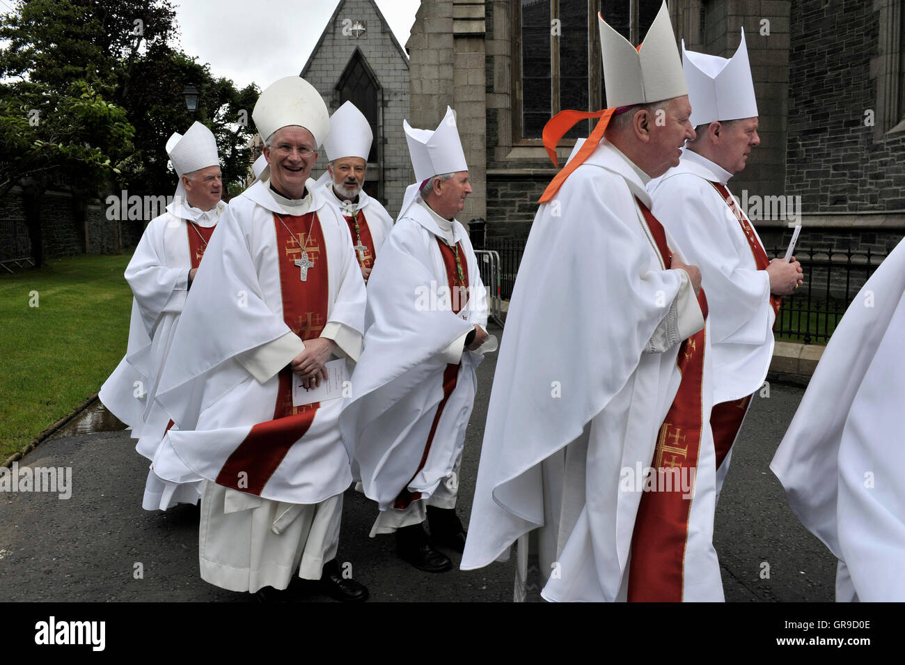 Irish i Vescovi al funerale di ex vescovo cattolico di Derry, Edward Daly in St Eugene's Cathedral, Derry. ©George S Foto Stock