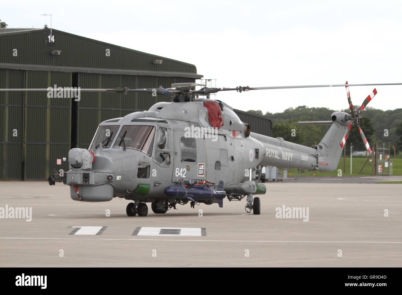 Costruito British Royal Navy westland lynx hma.8 elicottero ZD257 '642' parcheggiato sulla rampa al Royal Naval Air Station yeovilton Foto Stock