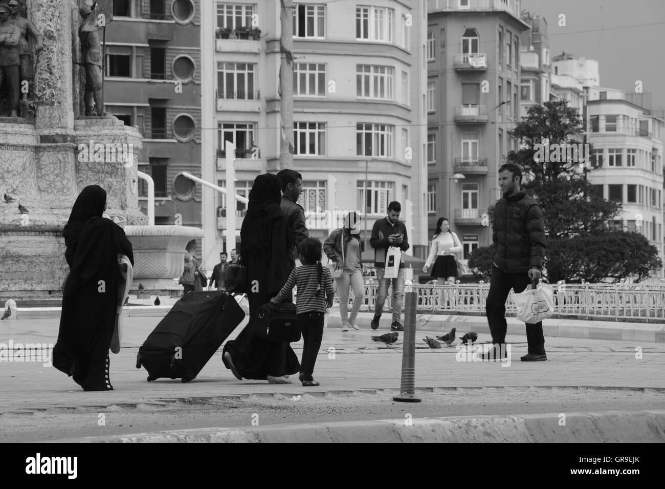 Scena di strada a Piazza Taksim di Istanbul Foto Stock