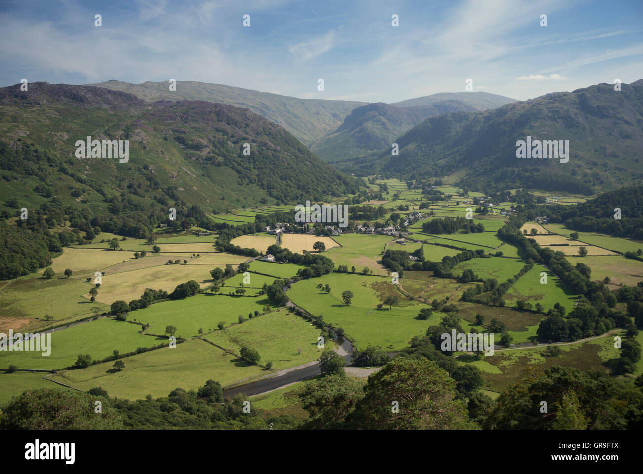 Vista di Stonethwaite e Borrowdale dalla rupe del castello , North Western Fells, Lake District, Cumbria, Regno Unito Foto Stock