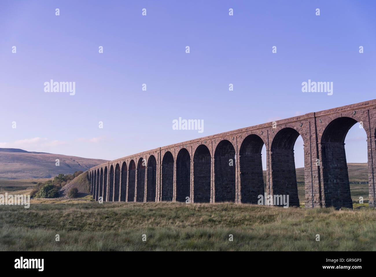 Ribblehead viadotto sulla ferrovia Settle-Carlisle. North Yorkshire, Inghilterra Foto Stock