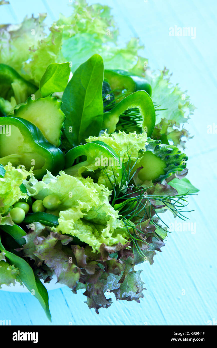 Organico verde mista insalata di verdure in vaso Foto Stock