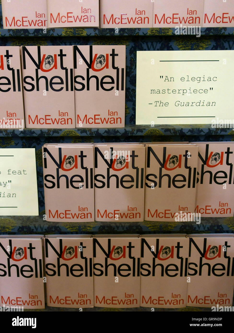 Romanzo 'breve' da Ian McEwan a Londra bookshop Foto Stock