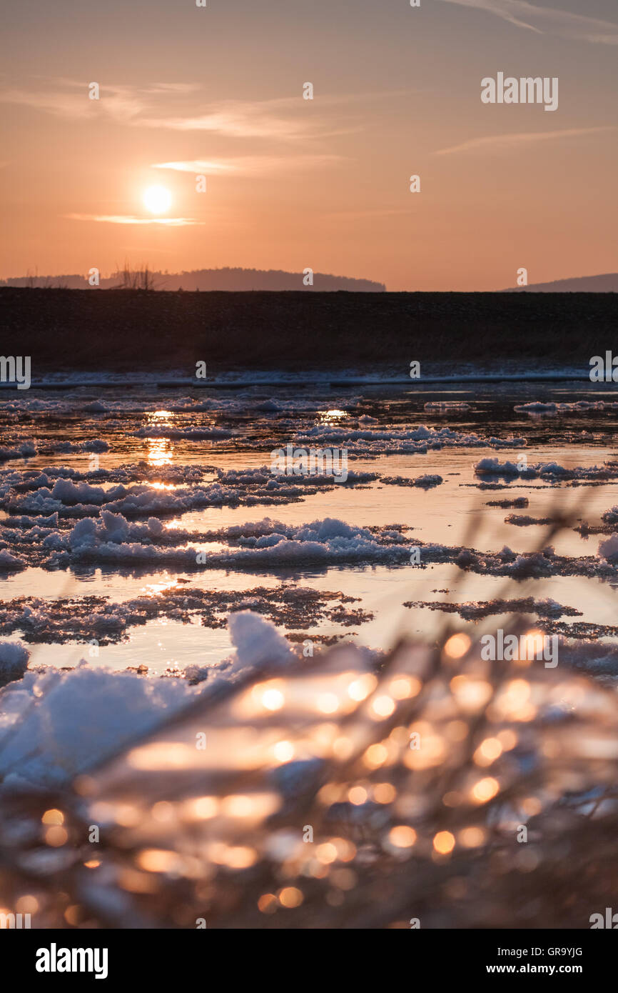 Inverno sul fiume Foto Stock