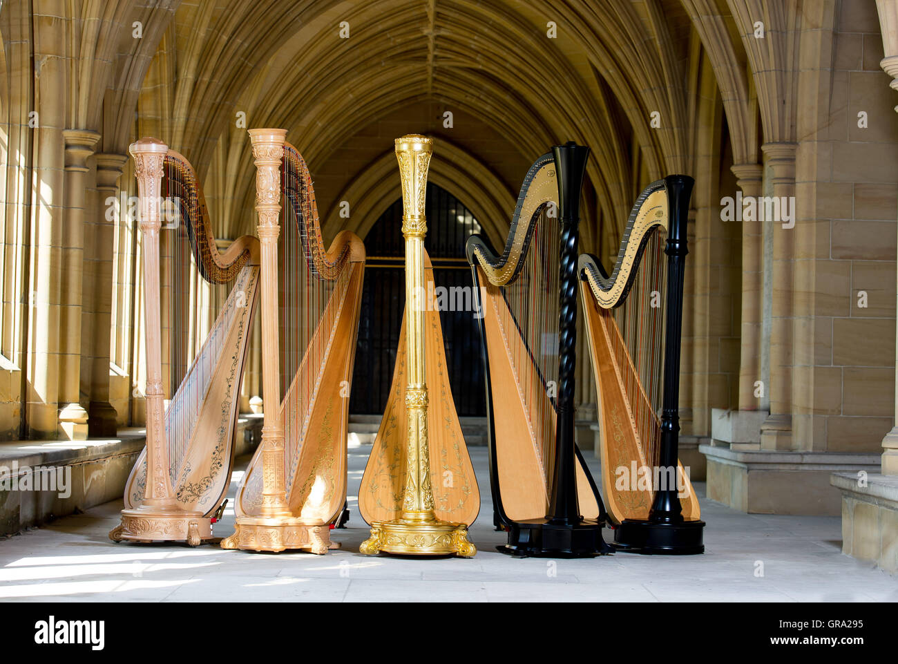 Arpe presentato splendidamente a Lancing college chapel, Sussex, Regno Unito. Foto Stock