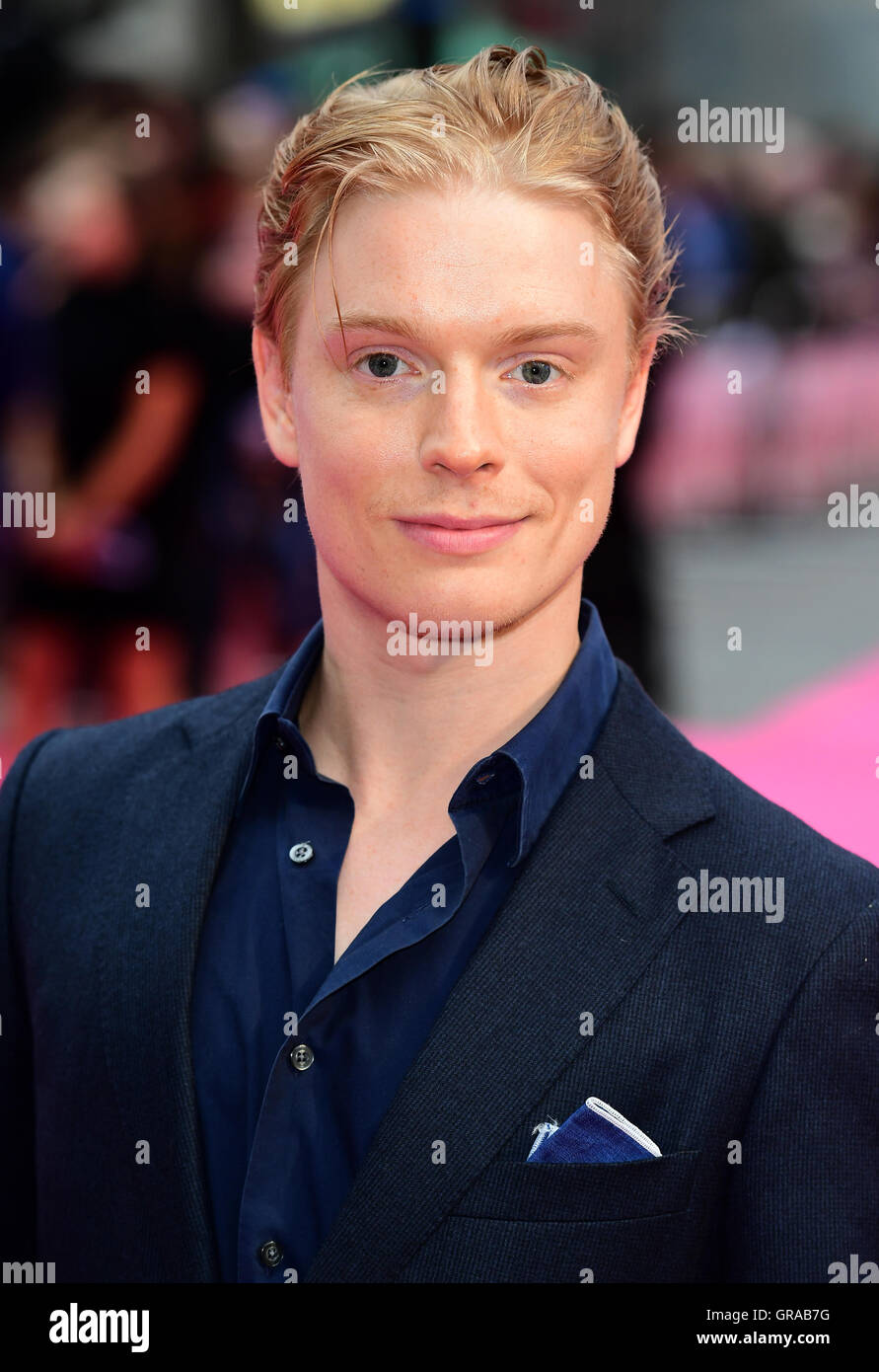 Freddie Fox frequentando la premiere mondiale di Bridget Jones il bambino presso il cinema Odeon Leicester Square, Londra. Foto Stock