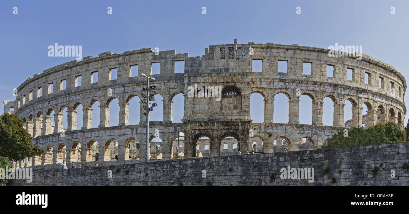 Anfiteatro romano di Pola, costruita dall'imperatore Vespasiano, Istria, Croazia, esterna a sud-ovest Foto Stock
