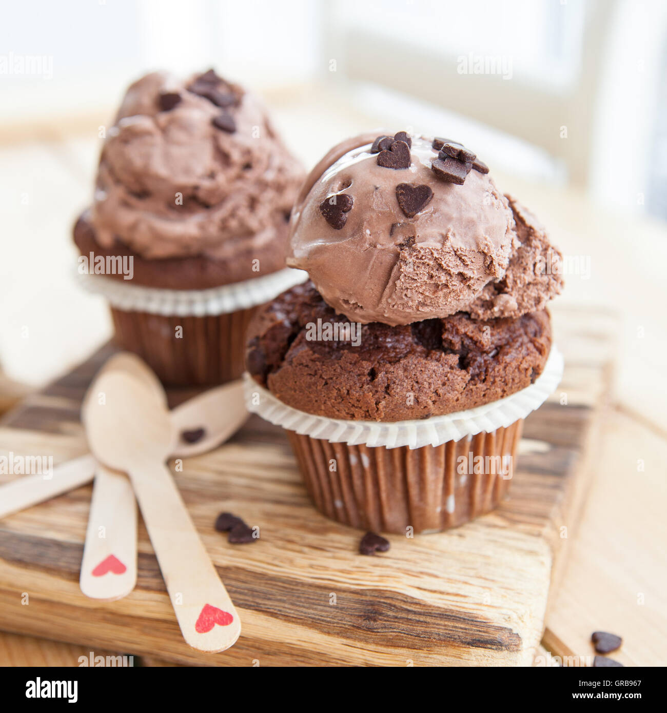 Poco muffin al cioccolato Foto Stock