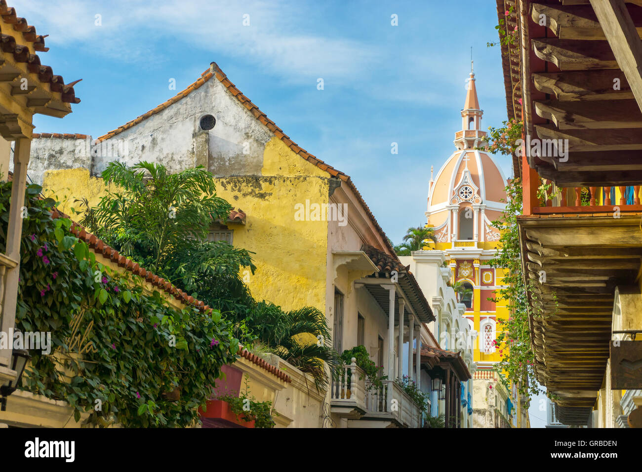 Vista di balconi e colorato nella cattedrale di Cartagena, Colombia Foto Stock