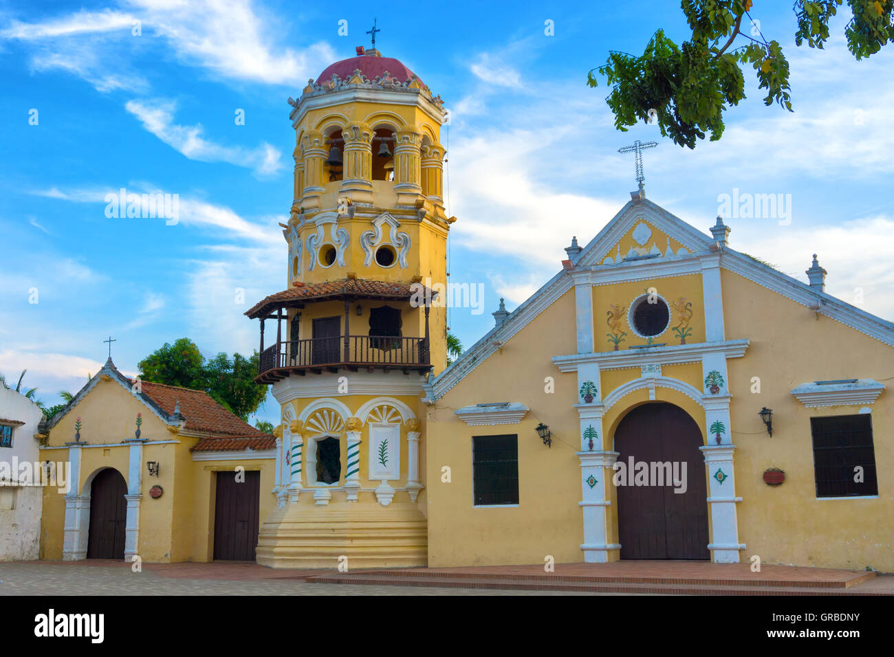 Storica di Santa Barbara chiesa in Mompox, Colombia Foto Stock