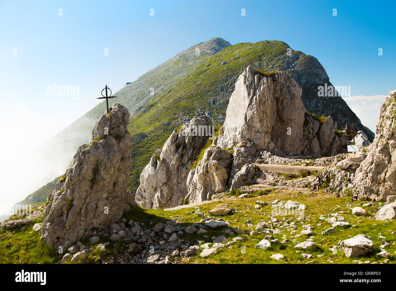Un monumento di guerra mondiale 1 sulla montagna Batognica, Slovenia Foto Stock