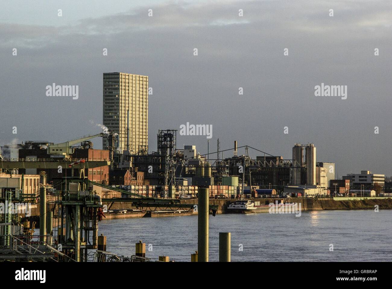 Leverkusen, all'Rhinebanks Foto Stock