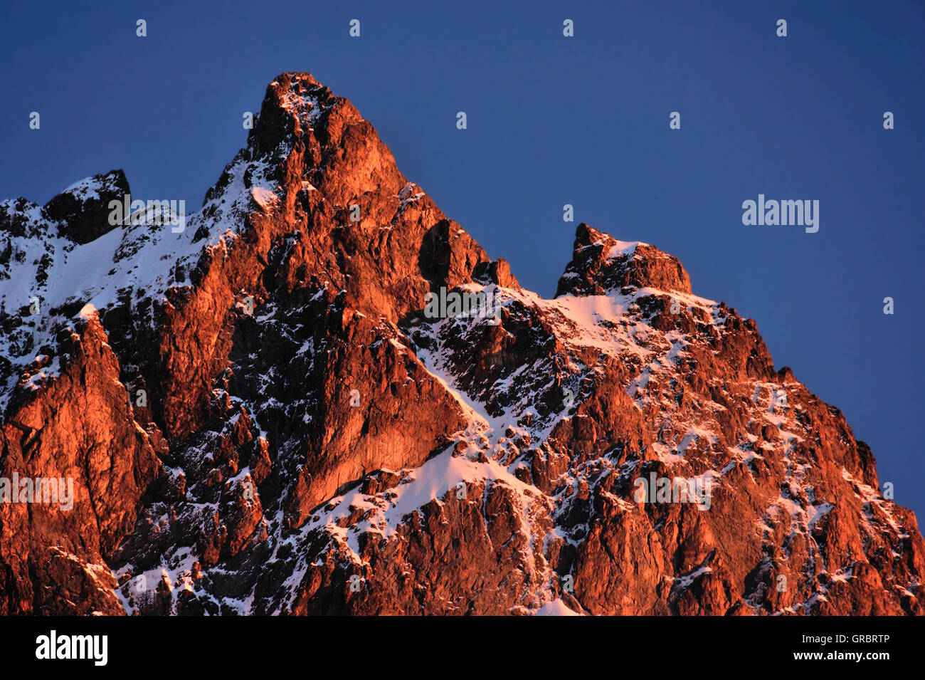 Incandescente cime delle Alpi, la Meije, sulle Alpi francesi, Francia Foto Stock