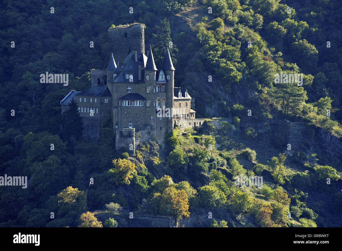 Castello Katz toccato dalla prima luce del mattino, Valle del Reno superiore e centrale, Germania Foto Stock