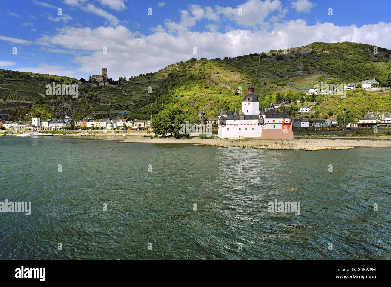 Il castello Pfalzgrafenstein, Castello di pedaggio sull'isola Falkenau, Città Kaub in background, Valle del Reno superiore e centrale, Germania Foto Stock