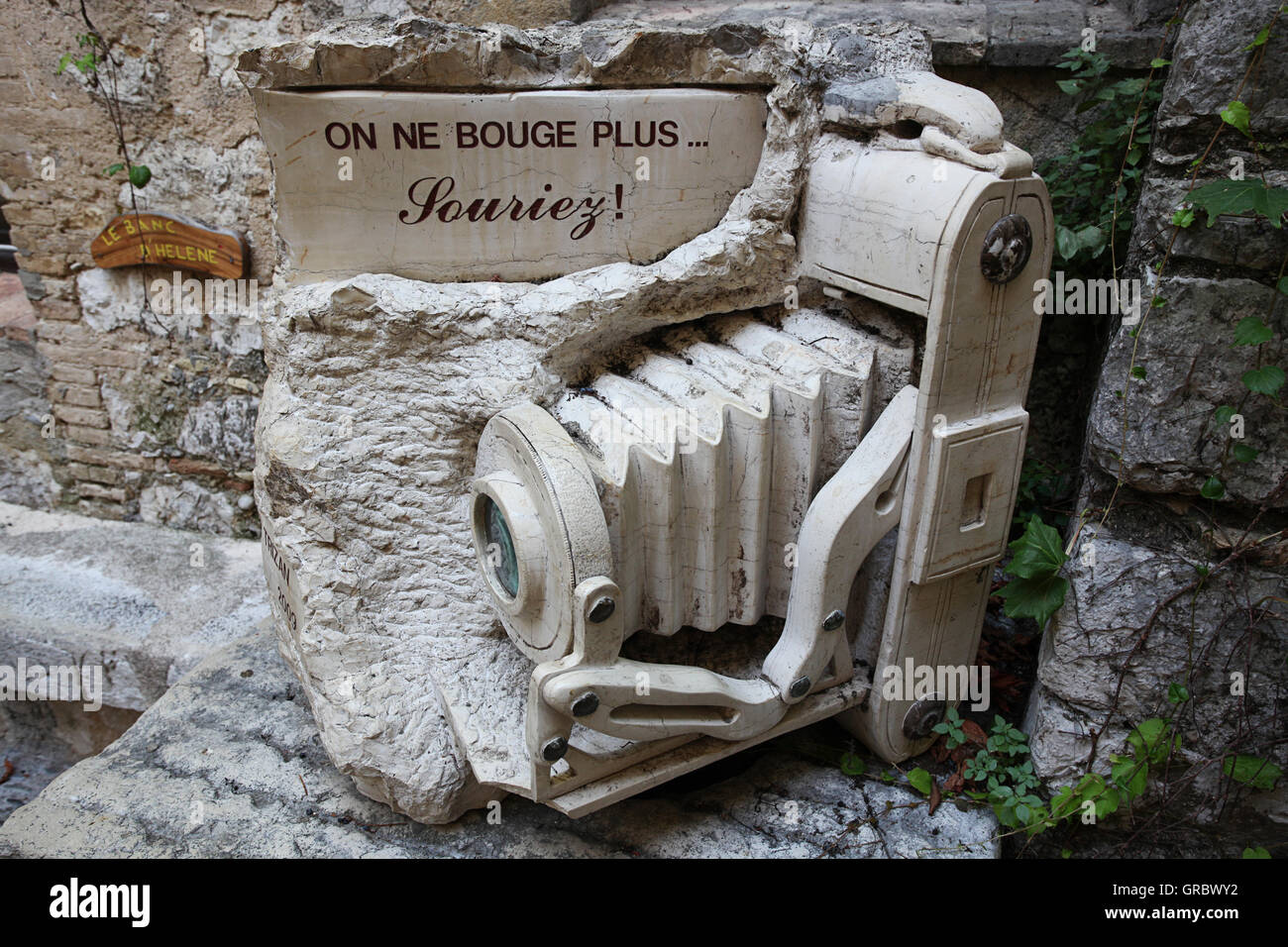 Vecchio stile scultura della fotocamera, Saint Paul de Vence, Grasse, Francia Foto Stock