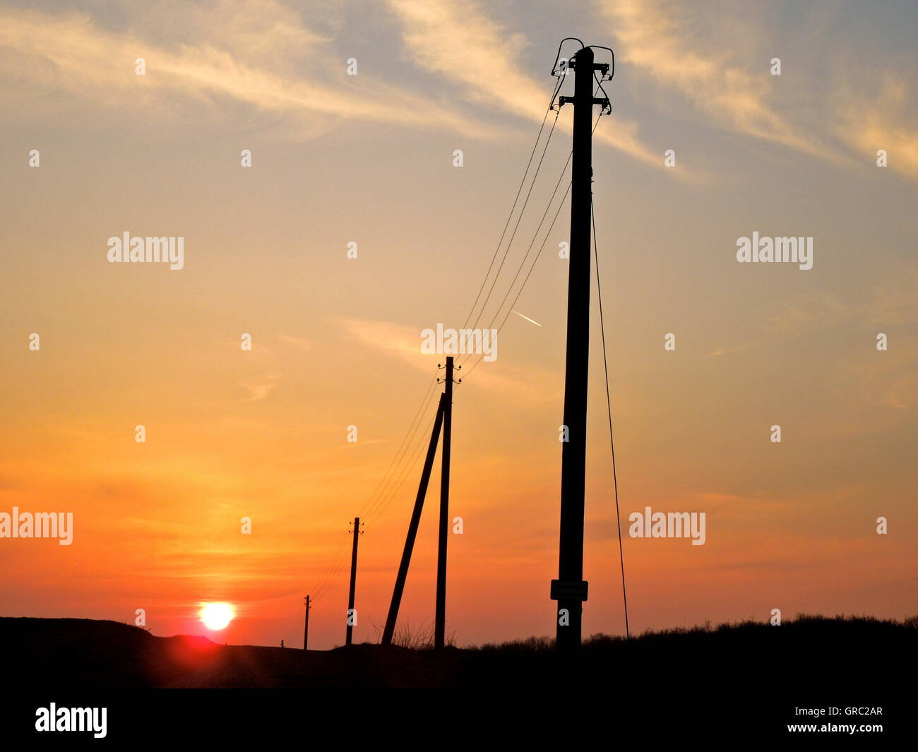 Tramonto con pali telefonici Foto Stock