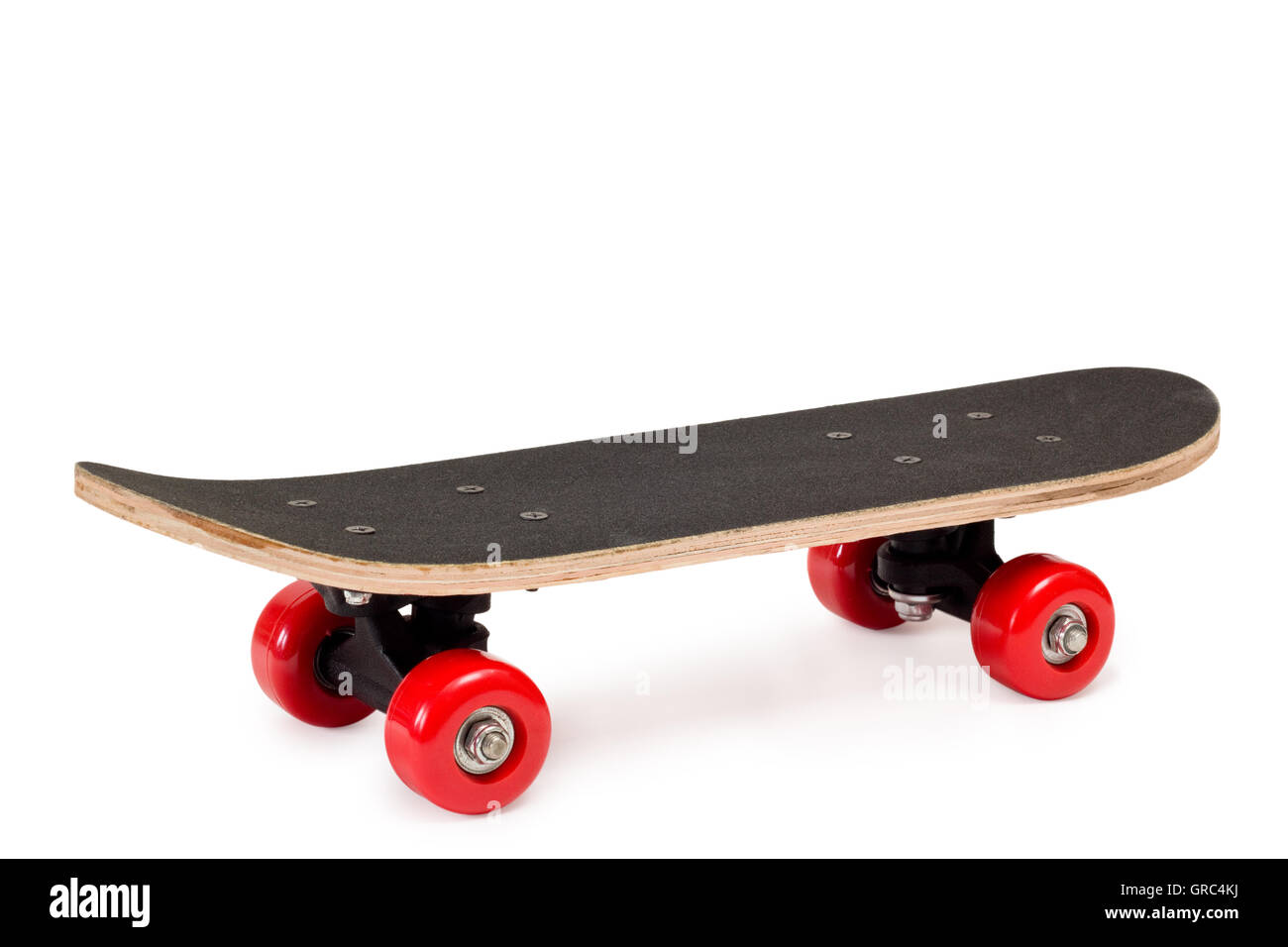 Skateboard con ruote rosse su sfondo bianco Foto Stock