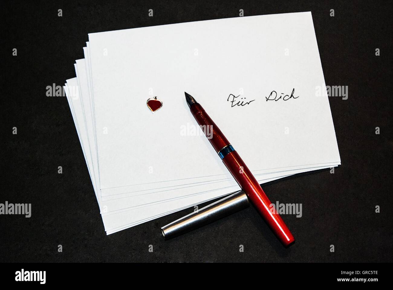 Carta, penna, lettere di amore Foto Stock