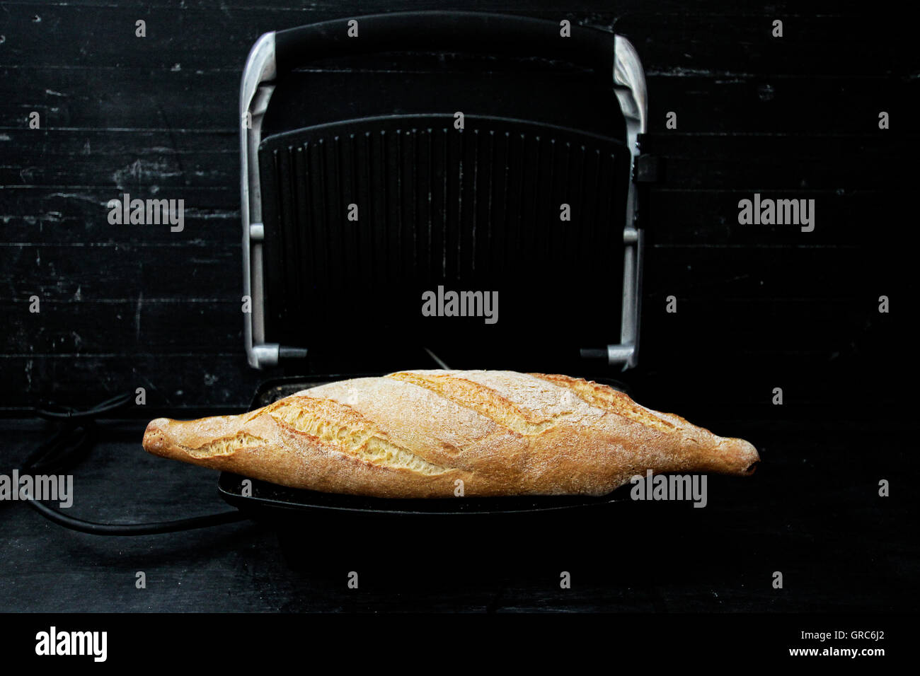Quantità di pane cucina farina di frumento raccolto ora nel campo di lavoro del forno Foto Stock