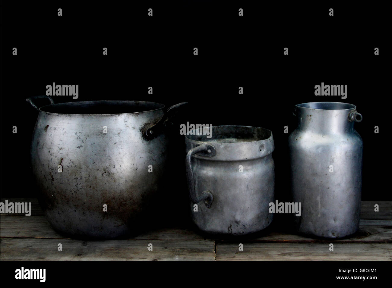 Utensili da cucina materiale antico cibo Jar il numero di oggetti di dimensioni Pot Foto Stock