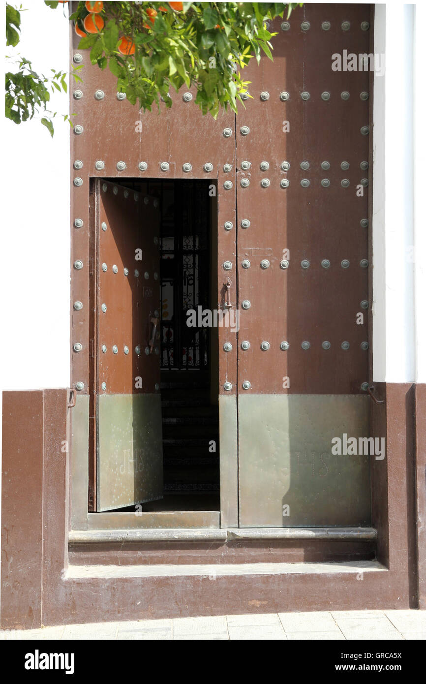 Porta d'ingresso aperta Foto Stock