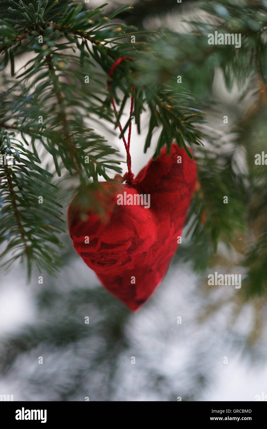 Ornamenti a Forma Di Di Natale Del Cuore Fotografia Stock - Immagine di nastro, cuore: 30947100