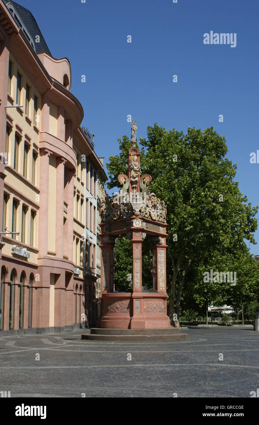 Il mercato con la fontana del mercato, Mainz, la capitale dello stato della Renania Palatinato Foto Stock