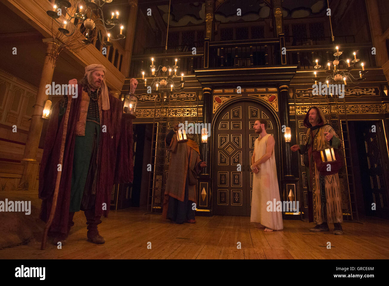Londra, Regno Unito. Il 6 settembre 2016. L-R: Richard Bremmer (Balthasar), Joseph Marcell (Caspar), Samuel Collings (Gesù) e Kevin Moore (Melchior). La commedia The Inn at Lydda scritto da John Wolfson e diretto da Andy Jordan corre al Sam Wanamaker Playhouse dal 2 Settembre al 27 settembre 2016. Foto Stock