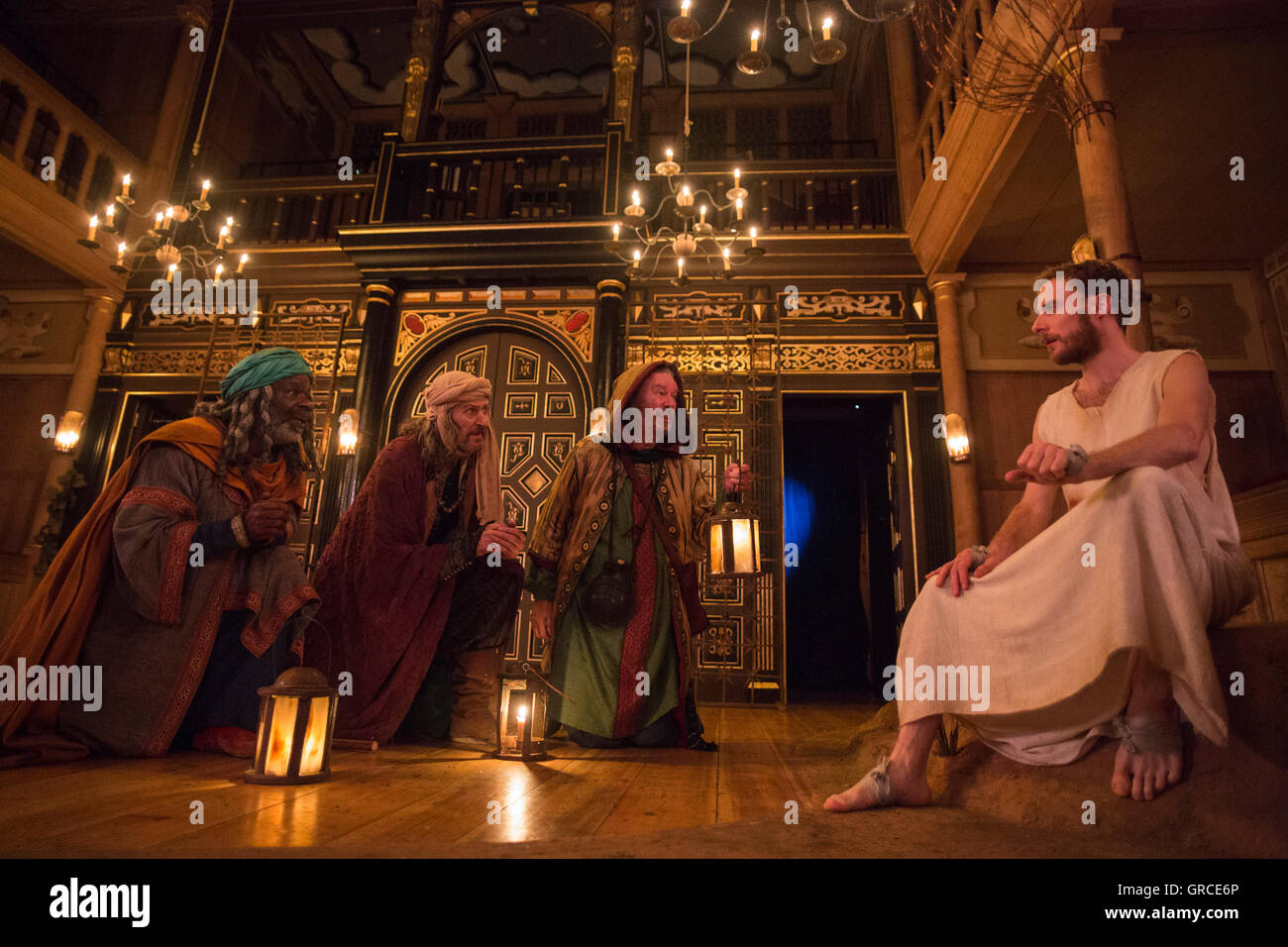 Londra, Regno Unito. Il 6 settembre 2016. L-R: Joseph Marcell (Caspar), Richard Bremmer (Balthasar), Kevin Moore (Melchior) e Samuel Collings (Gesù). La commedia The Inn at Lydda scritto da John Wolfson e diretto da Andy Jordan corre al Sam Wanamaker Playhouse dal 2 Settembre al 27 settembre 2016. Foto Stock