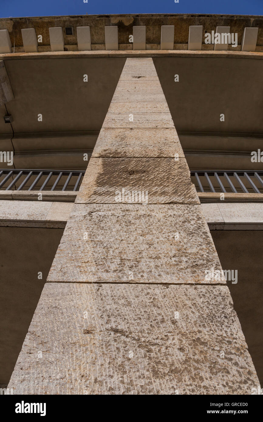 Singola pietra pilastro dello Stadio Olimpico di Berlino Foto Stock
