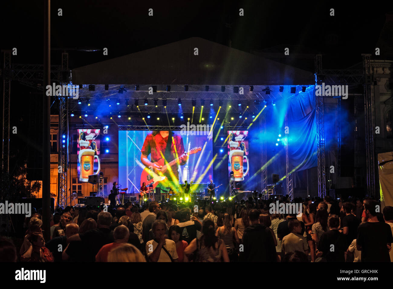 Di Zrenjanin, Serbia - Aprile 29, 2016. Il musical serata finale del tradizionale ''31. Giorni birra '' di Zrenjanin e eseguire Foto Stock