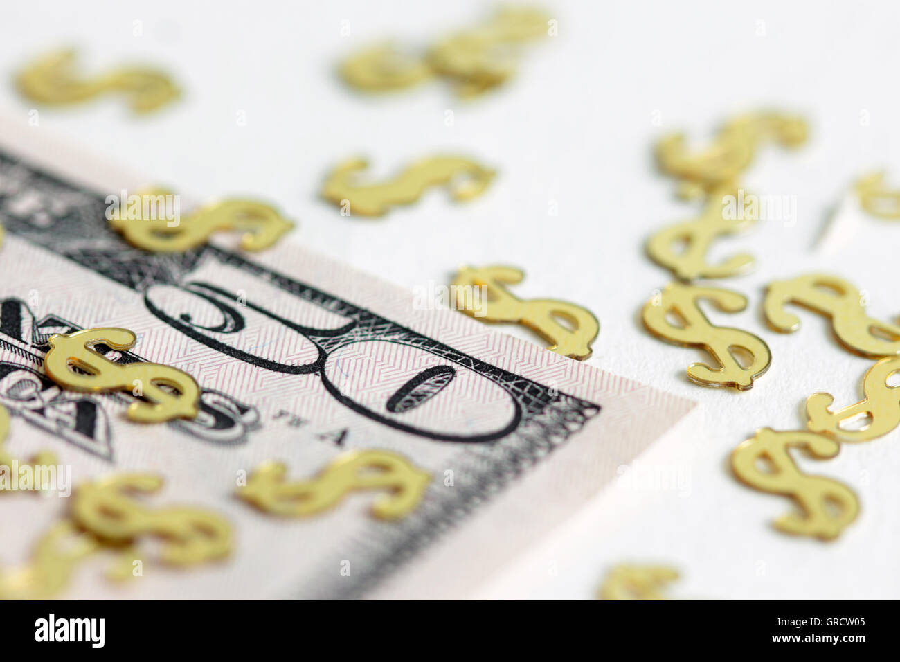 Us Dollar Bills con stelle e strisce di bandiera Foto Stock