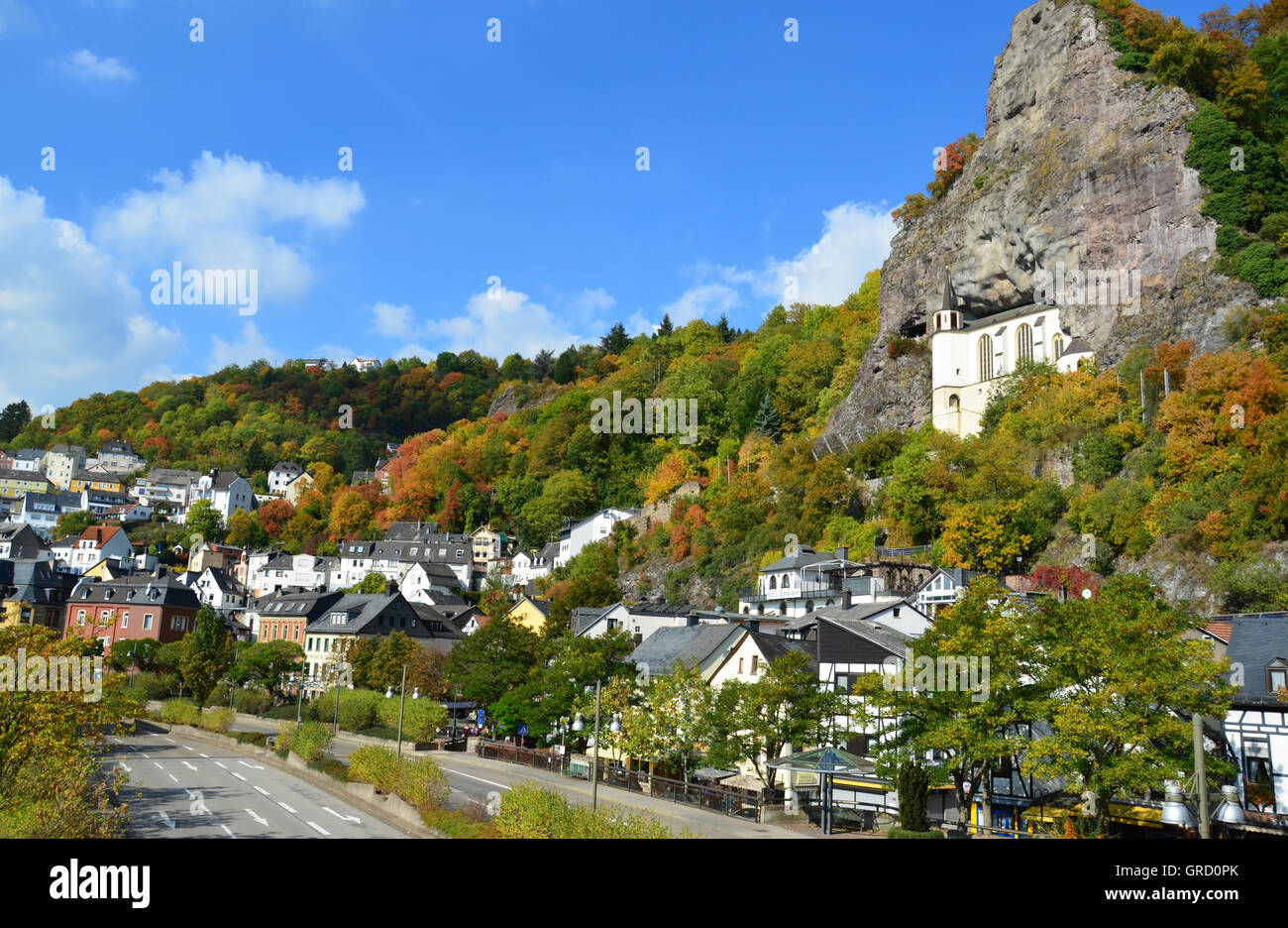 Idar Oberstein con chiesa rupestre, Renania Palatinato, Germania, Europa Foto Stock