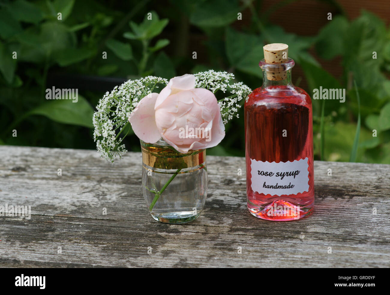 Sciroppi di rose immagini e fotografie stock ad alta risoluzione - Alamy