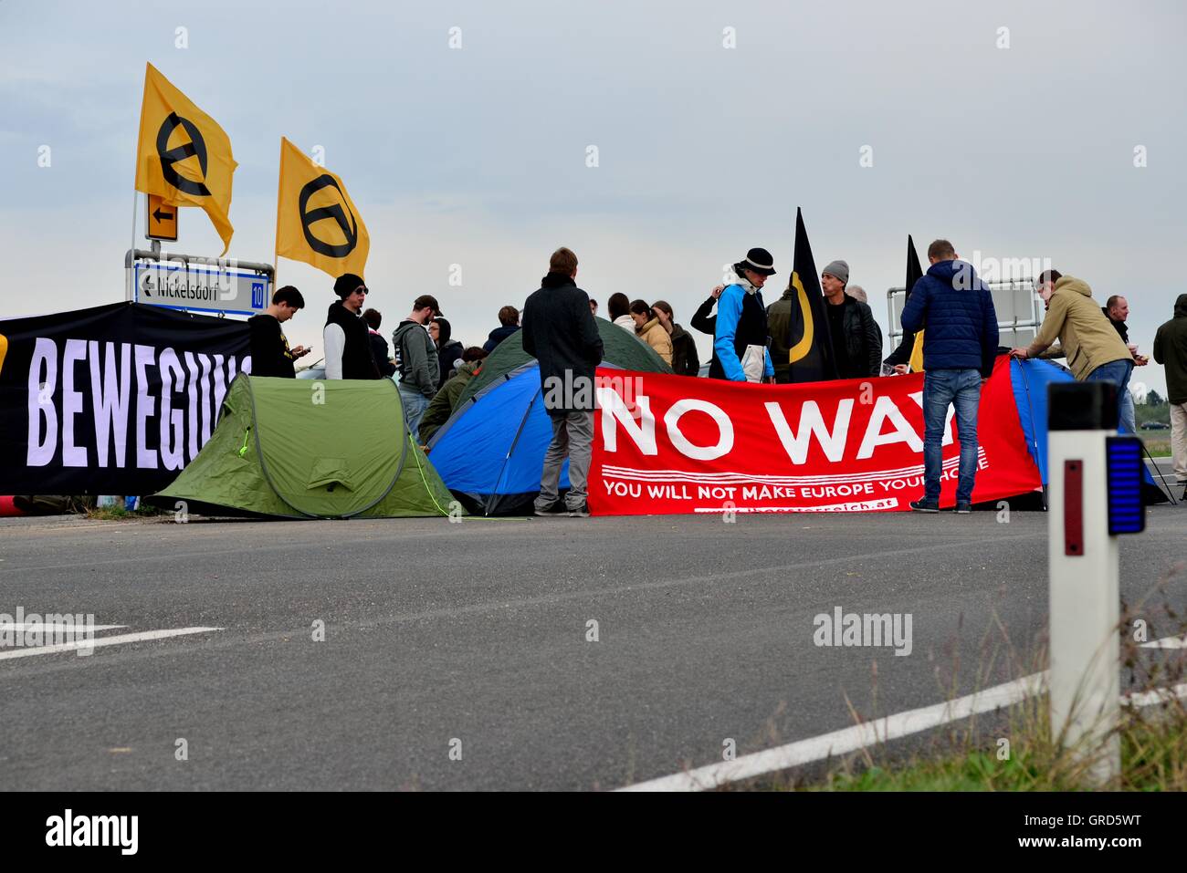 17. Oktober 2015 Blocco Grenzübergang Nickesldorf Foto Stock