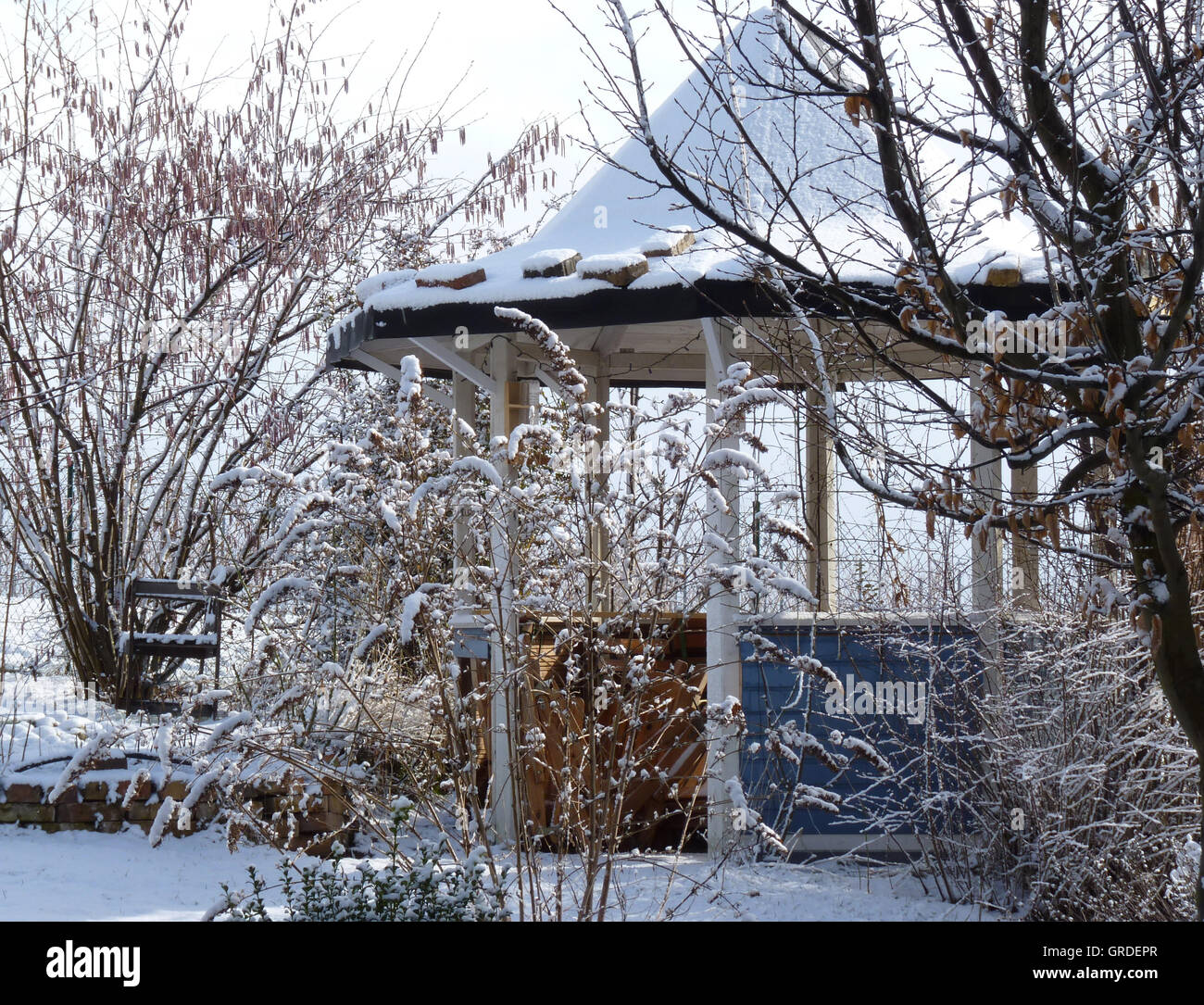 Giardino invernale idillio con padiglione Foto Stock