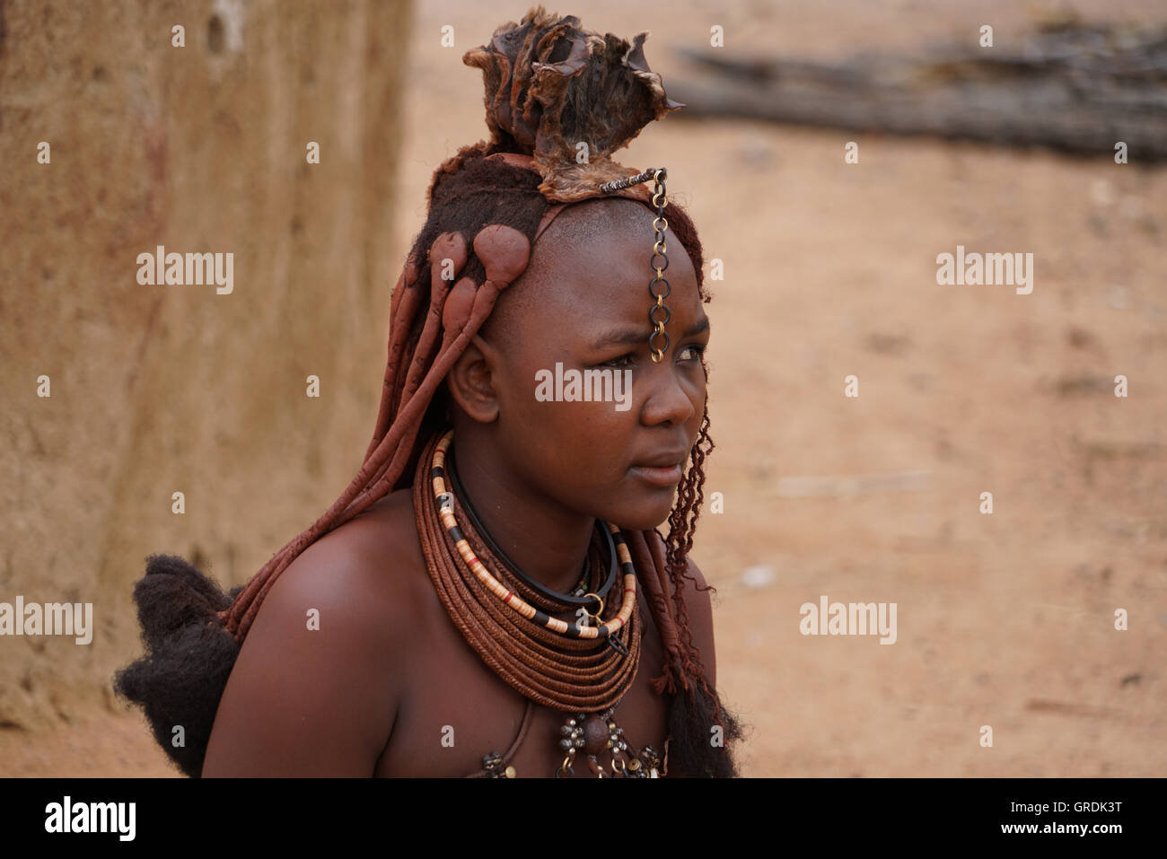 Giovane donna Himba, Ritratto Foto Stock