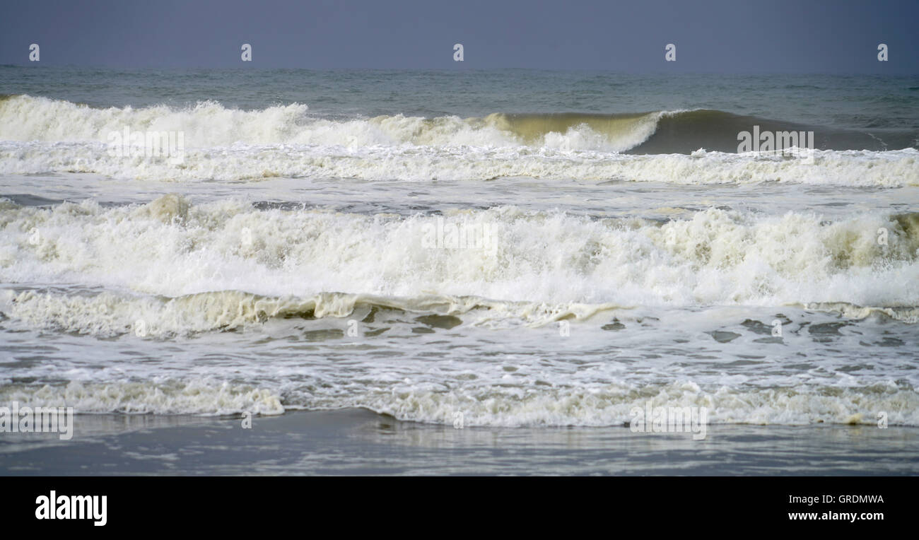 Onde, frangiflutti, Oceano Atlantico Foto Stock