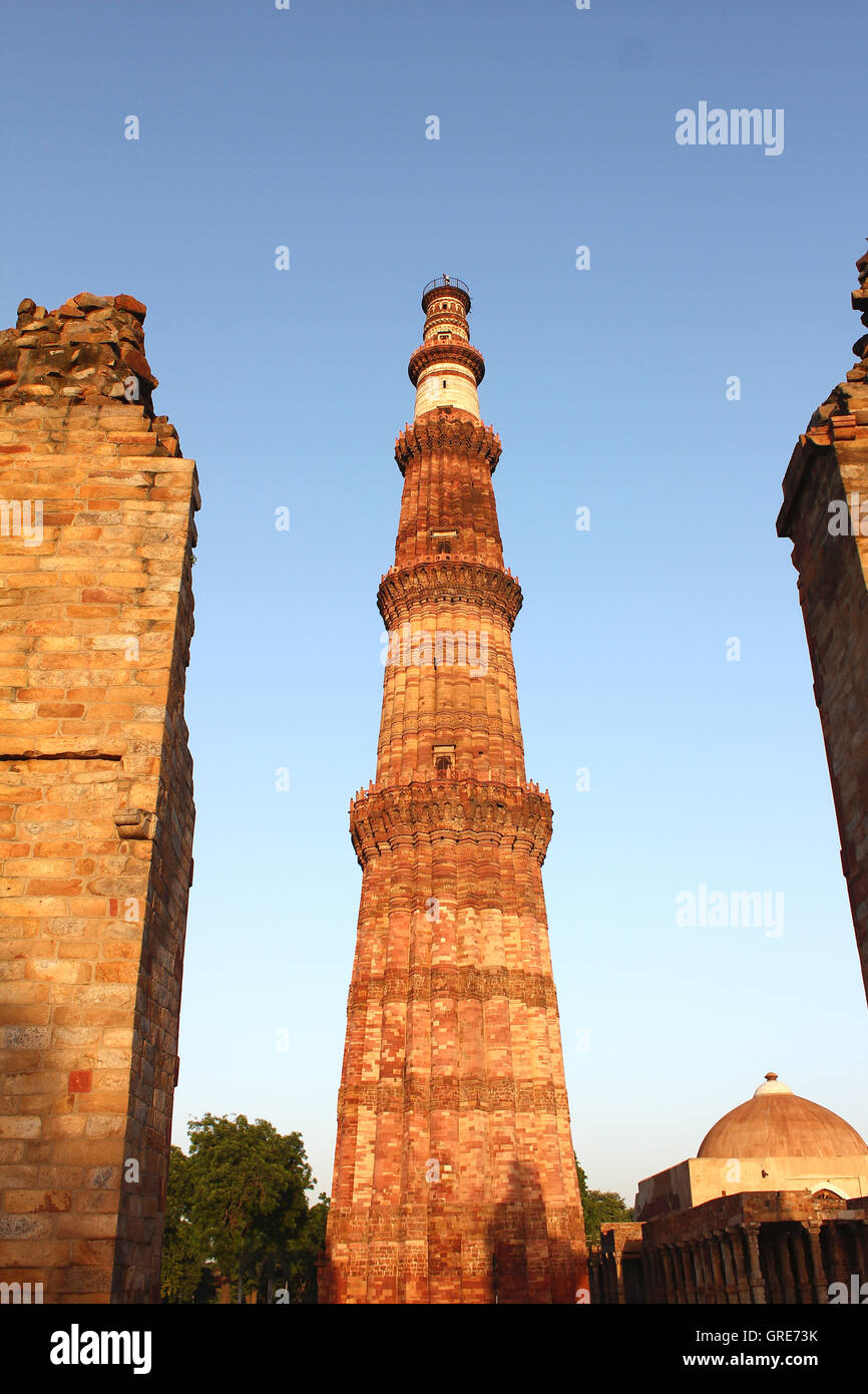Qutub Minar dal gate unconstructed Foto Stock