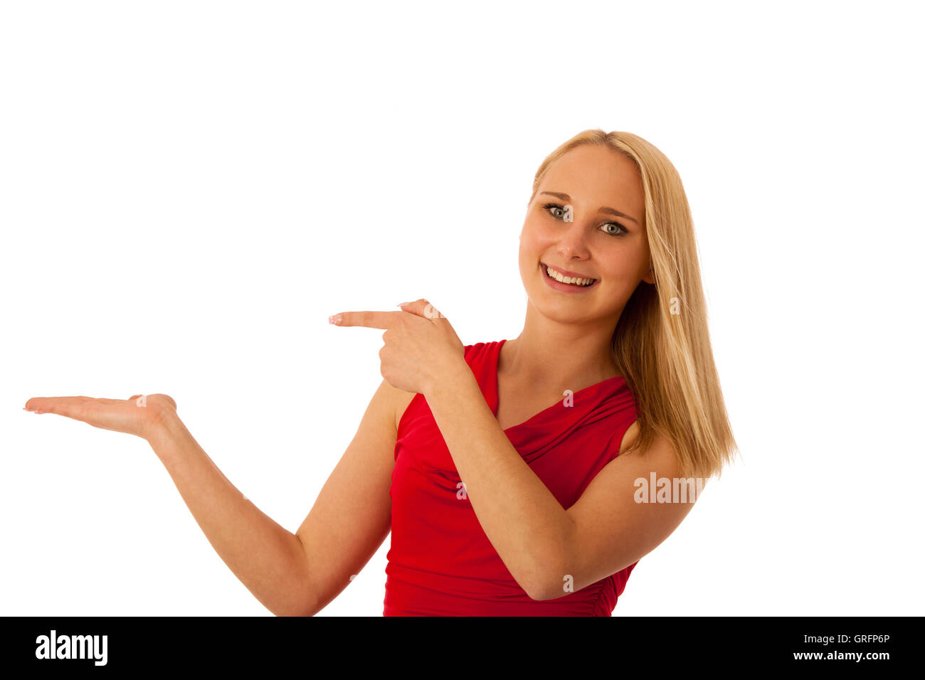 Business Woman in maglietta rossa rivolta verso una copia spazio isolato su sfondo bianco per uso commerciale Foto Stock