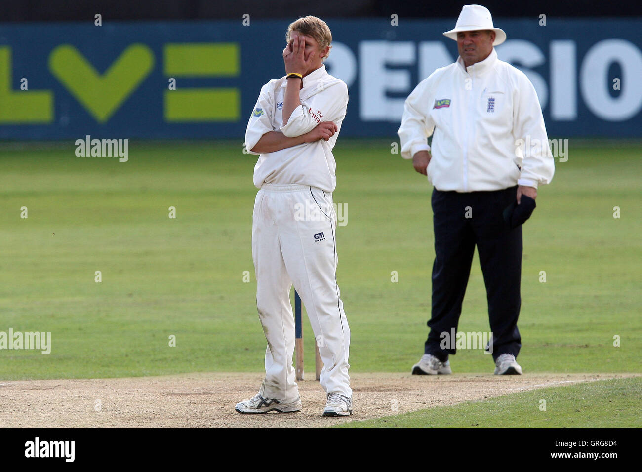 Frustrazione per Scott Borthwick di Durham - Essex CCC vs Durham CCC - LV County Cricket campionato presso la Ford County Ground, Chelmsford - 09/09/10 Foto Stock