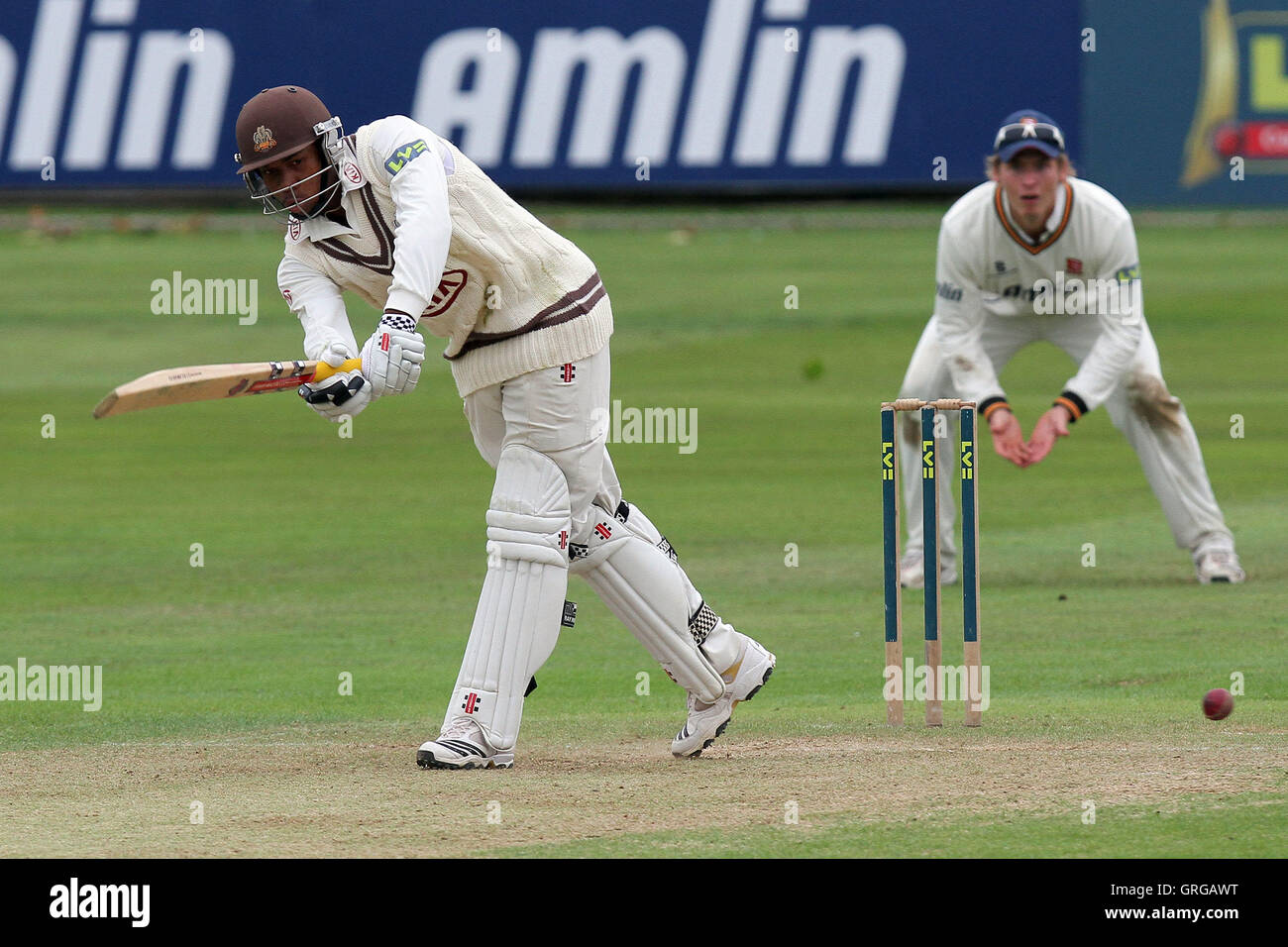 Chris Jordan in azione di ovatta per Surrey - Essex CCC vs Surrey CCC - LV County Championship Division due Cricket presso la Ford County Ground, Chelmsford Essex Foto Stock