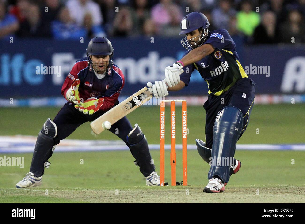 Ravi Bopara su azione di ovatta per Essex - Essex Eagles vs Kent Spitfires - Amici vita T20 Cricket presso la Ford County Ground, Chelmsford Essex - 15/07/11 Foto Stock