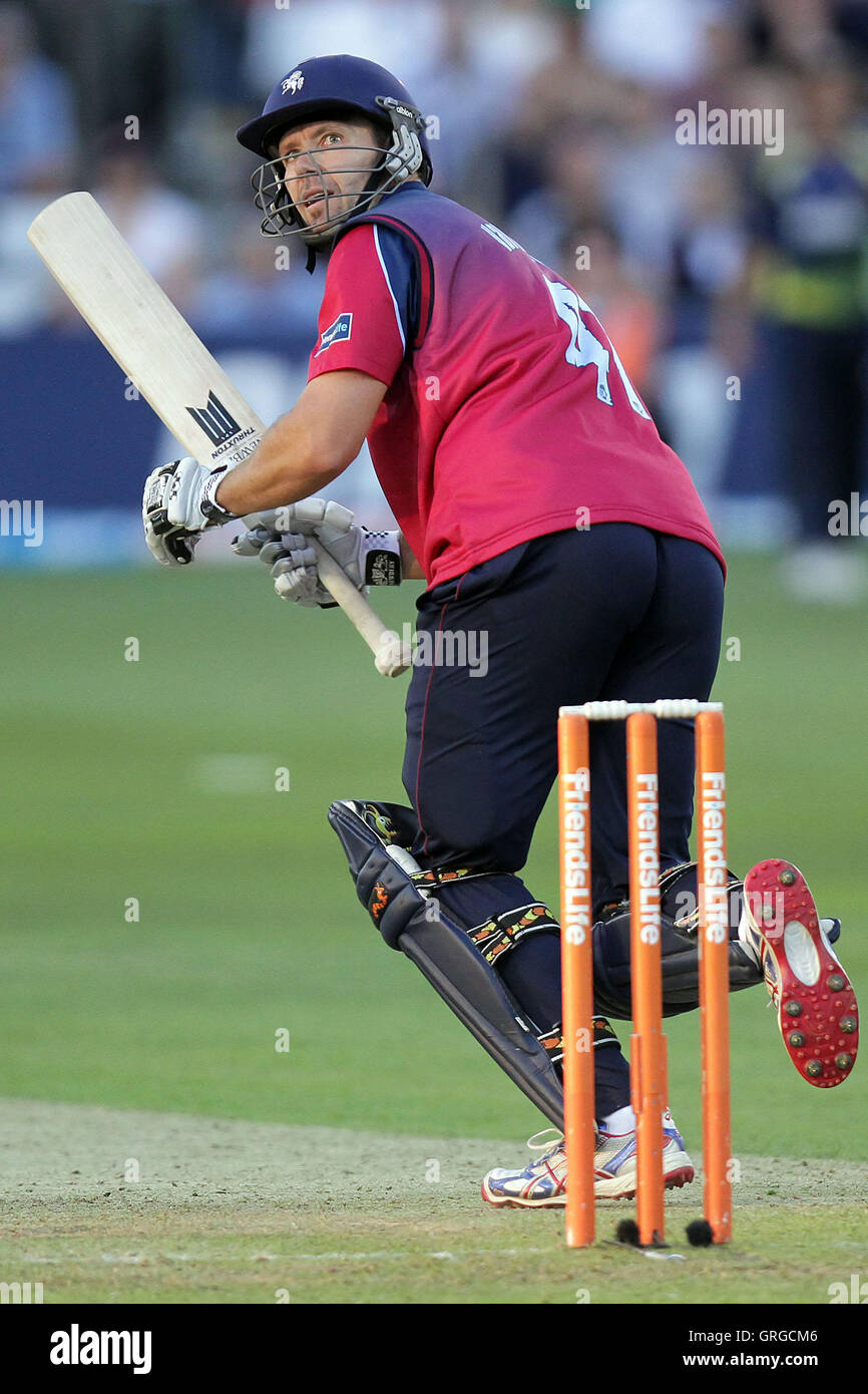 Martin van Jaarsveld in azione di ovatta per Kent - Essex Eagles vs Kent Spitfires - Amici vita T20 Cricket presso la Ford County Ground, Chelmsford Essex - 15/07/11 Foto Stock